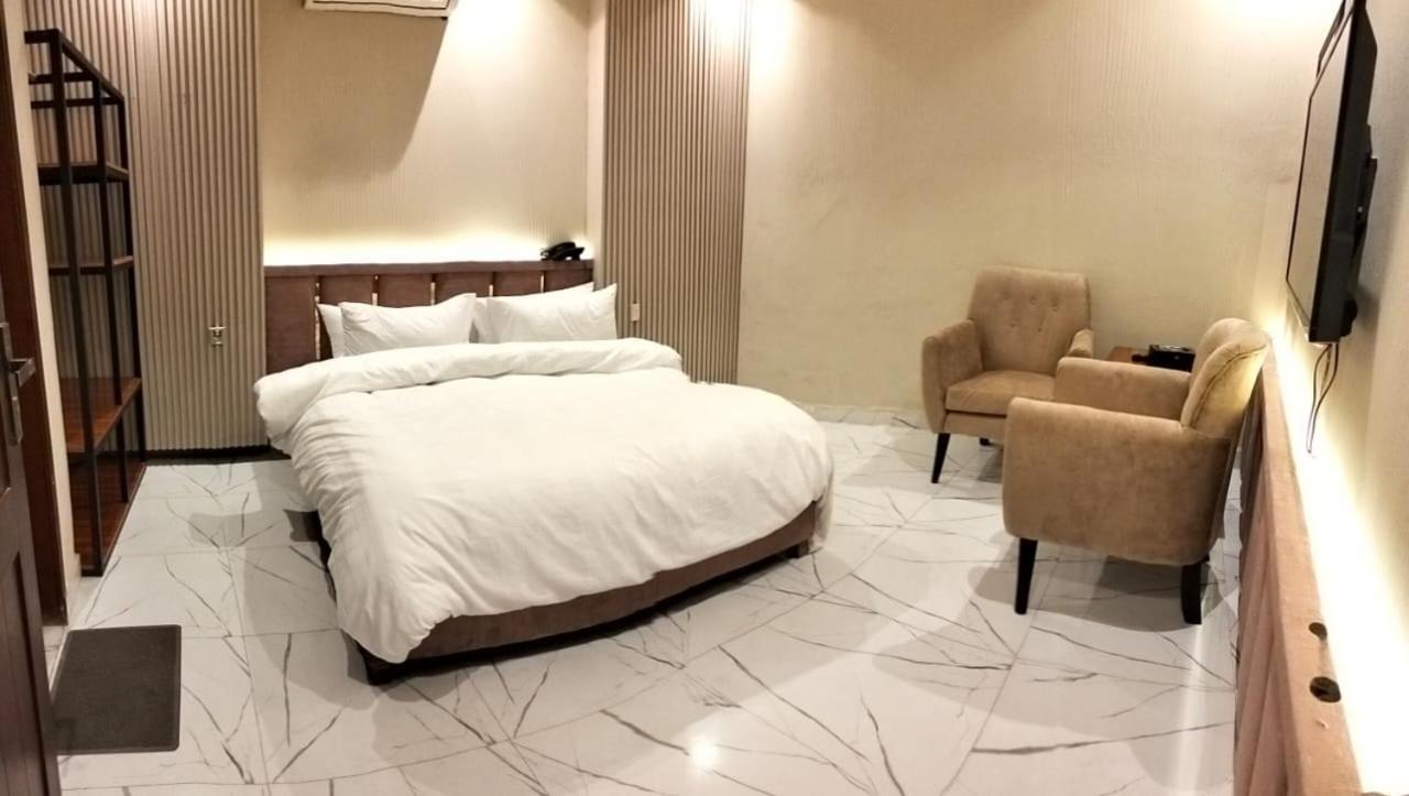 Shelton Boulevard Hotel Лахор Екстер'єр фото