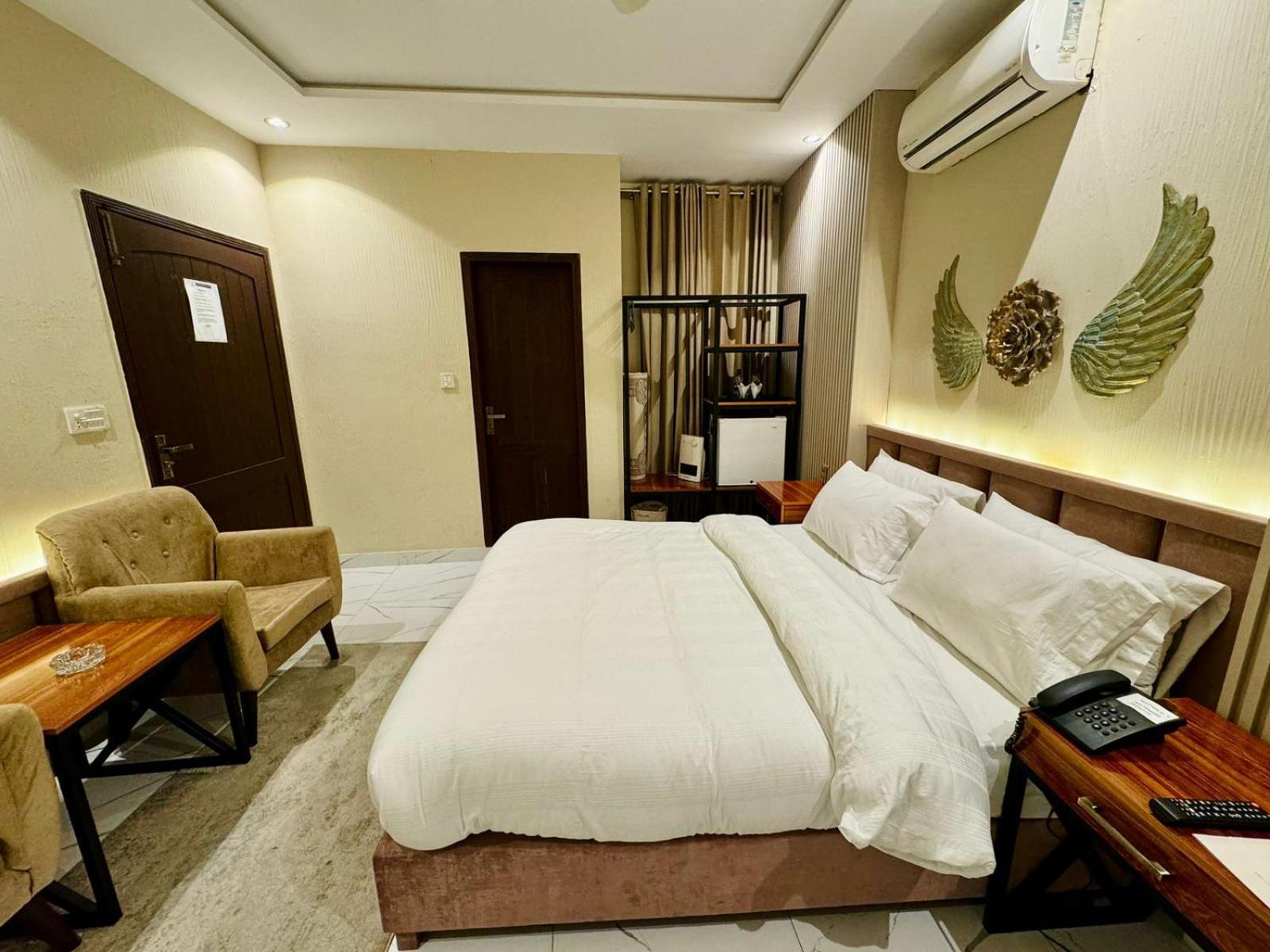 Shelton Boulevard Hotel Лахор Екстер'єр фото